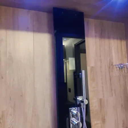 Apartament Tana Della Marmotta - Renovated, In Out, Turkish Bath, Garage, Storage *