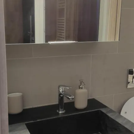 公寓 Tana Della Marmotta - Renovated, In Out, Turkish Bath, Garage, Storage